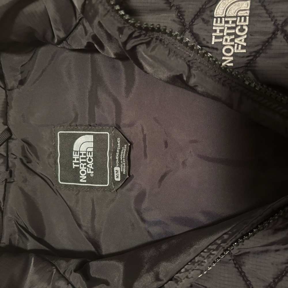 The North Face Women's Black Quilted Vest - Picture 3 of 3